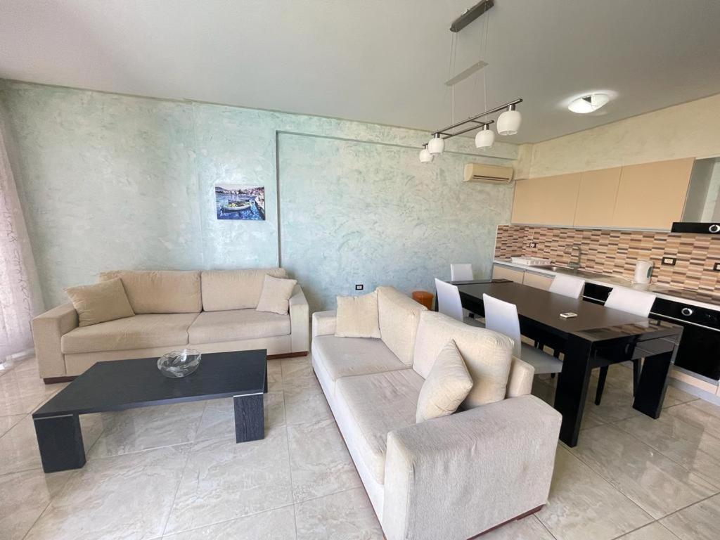 1-Stunning Sea View Apartments! Sarande Luaran gambar